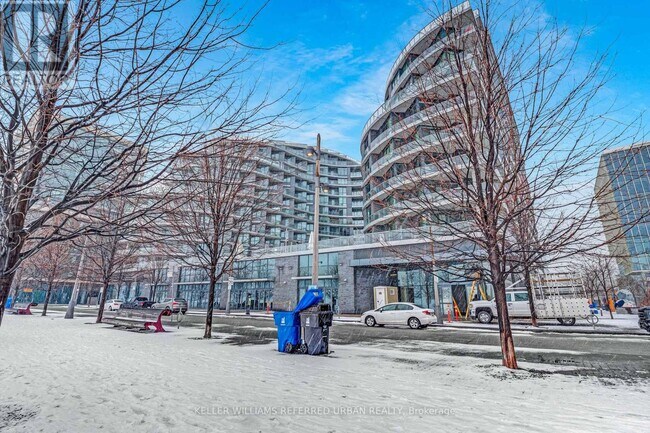 Photo du bâtiment - 1 Edgewater Dr