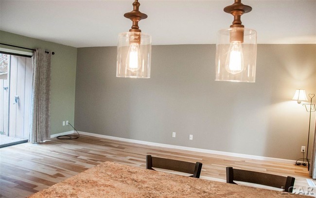 Building Photo - 305 Fairway Cove
