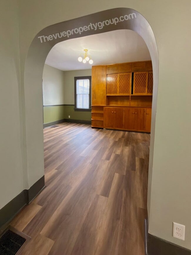 Building Photo - Charming Three-Bedroom with Garage & Fenced Yard