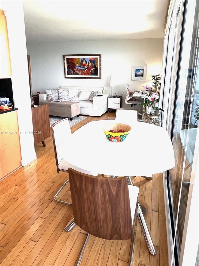 Foto del edificio - 6365 Collins Ave