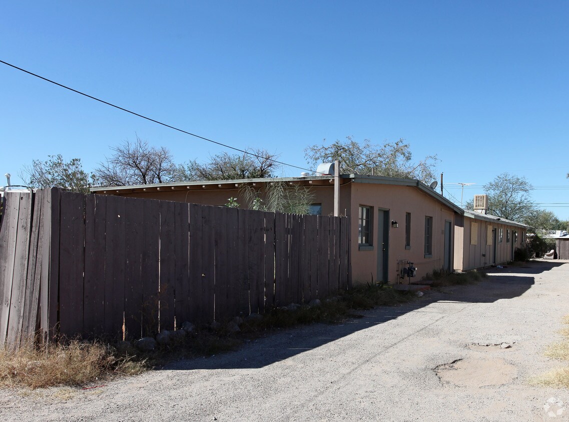 Primary Photo - 2525 N Columbus Blvd