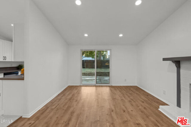 Building Photo - 27221 Hidaway Ave