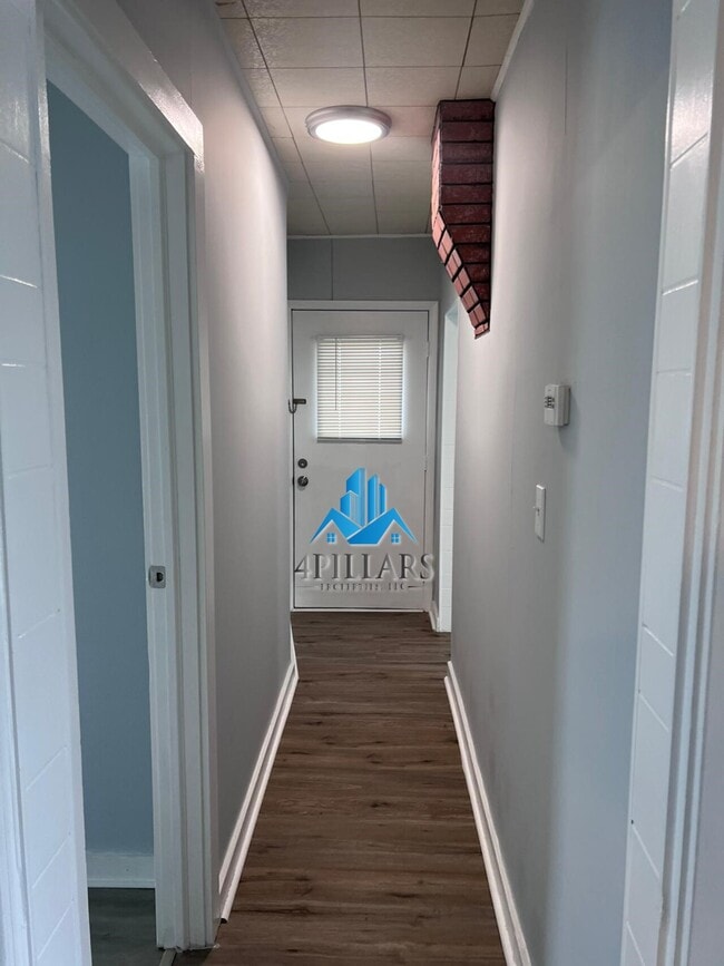 Building Photo - 162 W commercial AVE, Lowell