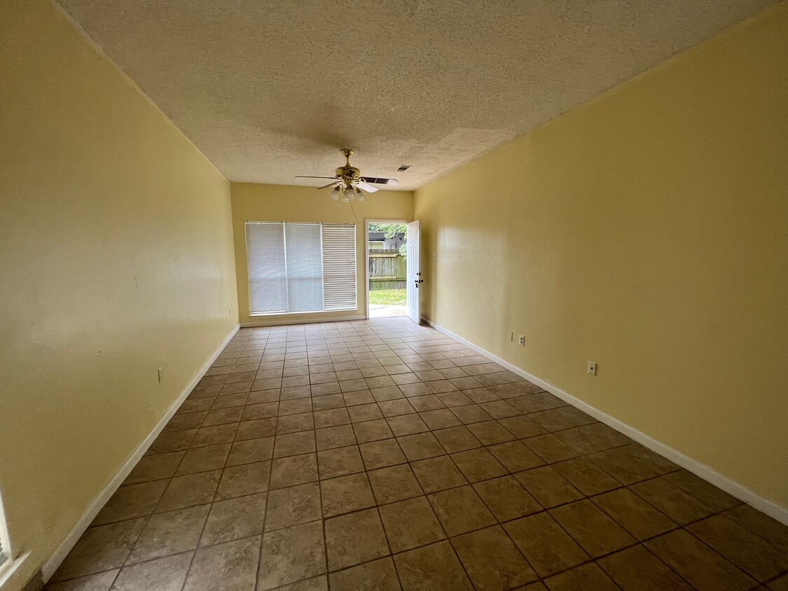 Primary Photo - Must see 2 Bedroom Duplex off Brightside r...