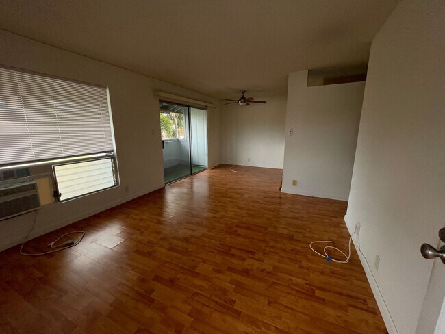 Foto del edificio - Spacious 2 Bedroom Townhouse w/ Parking in...