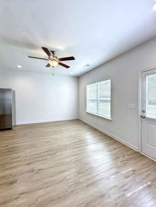 Foto del edificio - 715 N McFarland St