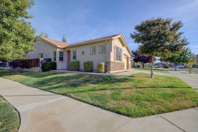 Building Photo - 4321 Strathmore Pl