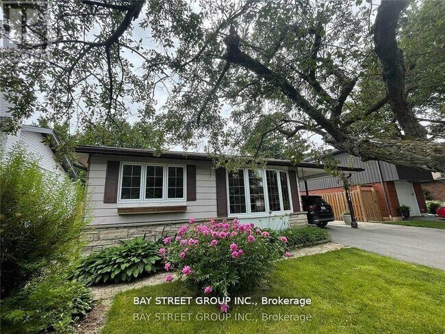 Building Photo - 632 Ardleigh Crescent