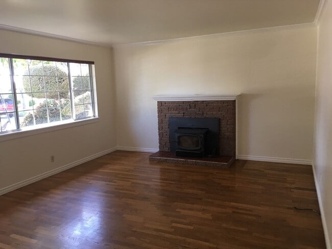 Building Photo - 62 Young Dr