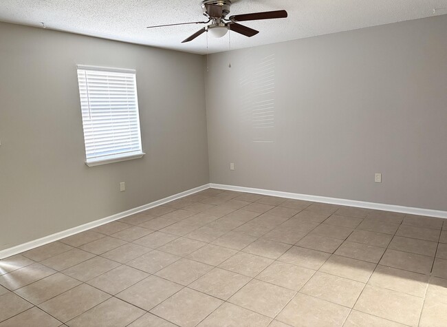 Building Photo - 316 Lewis St