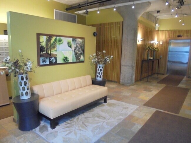 Foto del edificio - 1150 W 15th St