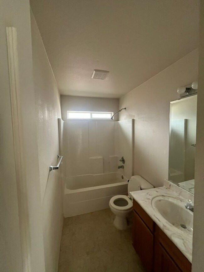 Foto del edificio - 407 Brittney Way