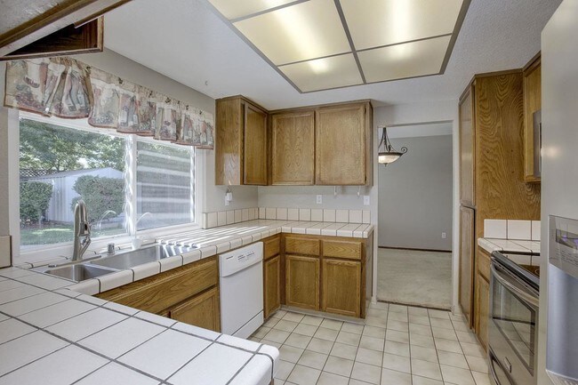 Building Photo - 64 Tennant Ave