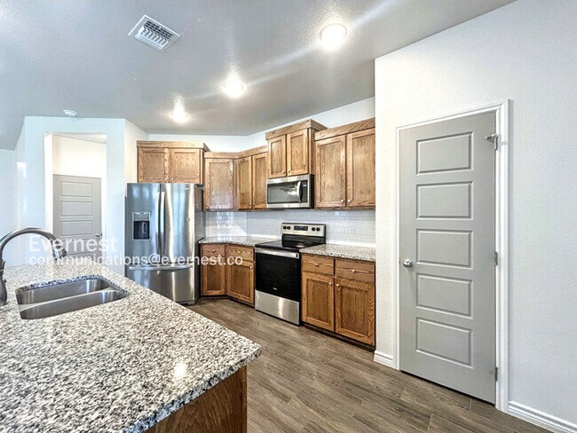 Foto del edificio - 2216 Hornbeam St
