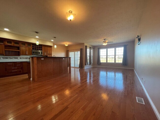 Foto del edificio - Town Home For Rent Bellevue!