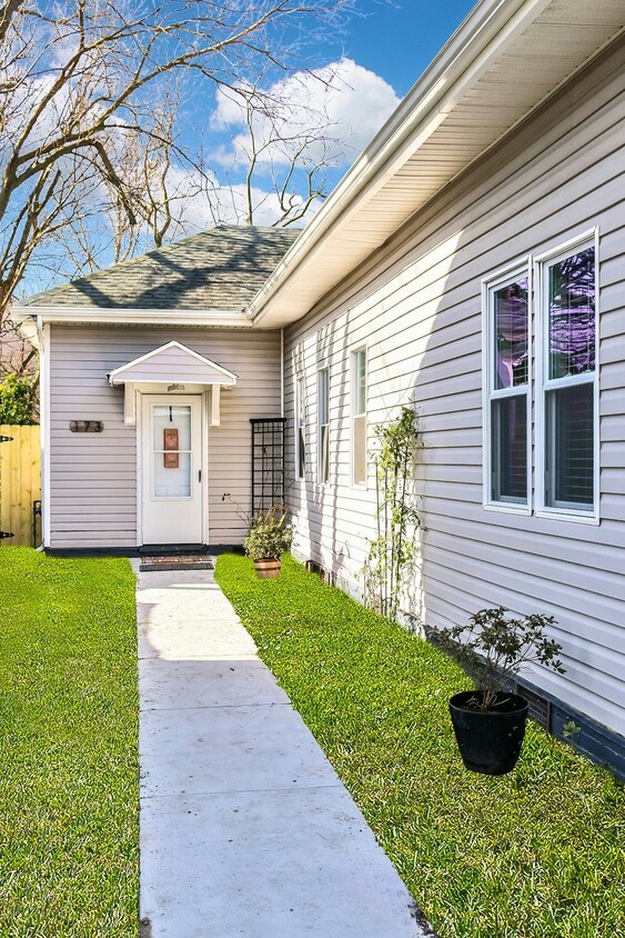 Primary Photo - 173 A View Ave