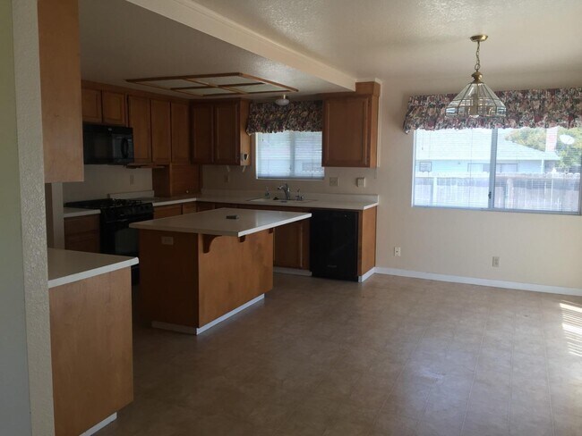 Building Photo - 1310 Sunset Dr