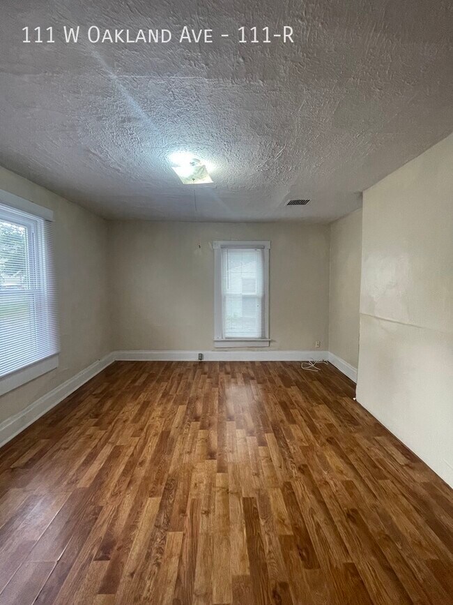 Foto del edificio - 3 Bedroom Right Next to Campus!