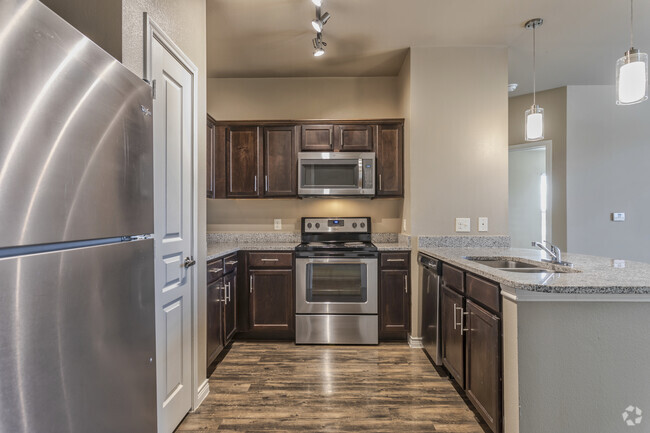 1BR, 1BA - 838 SF - Kitchen - West Ridge Villas