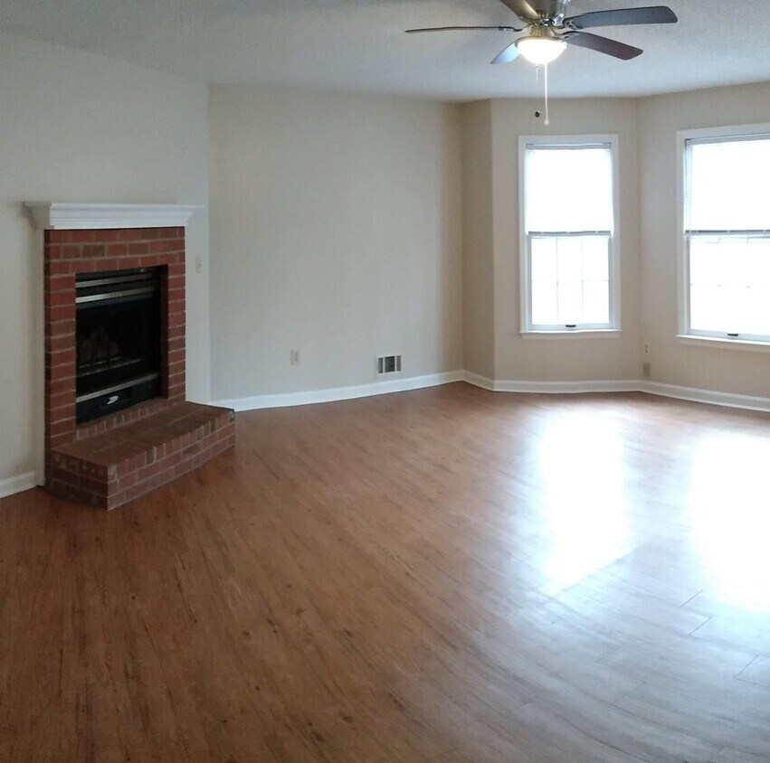Primary Photo - 261 Highland Park Dr