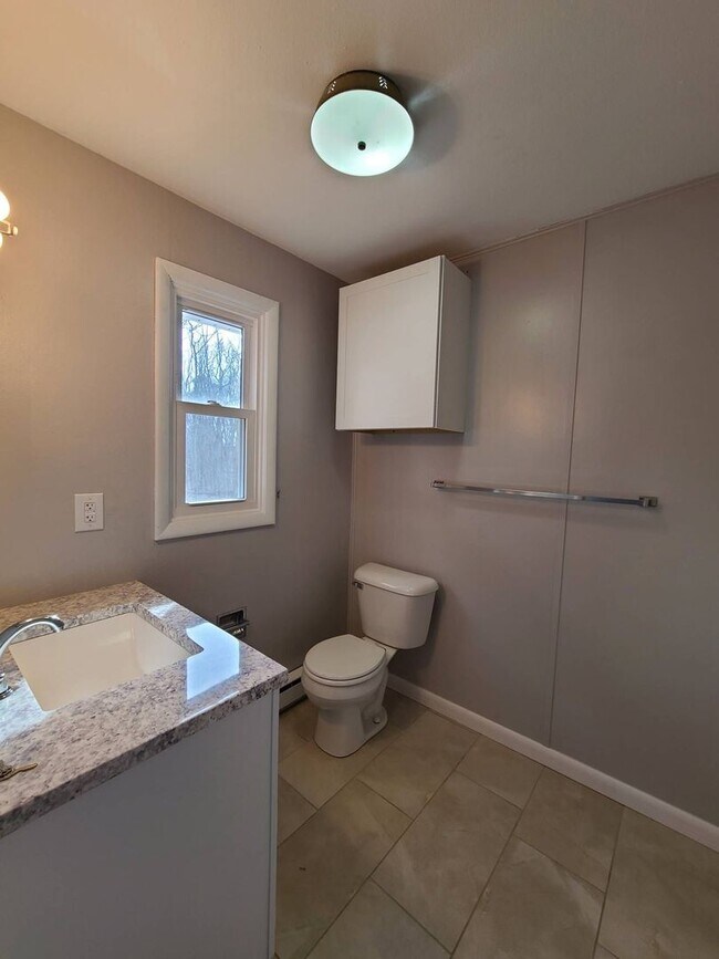 Building Photo - Newly Renovated Two Bedroom Two Bath Multi...