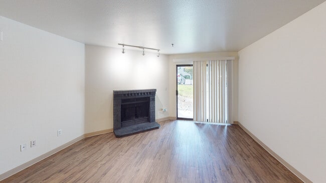Interior Photo - Crown Pointe