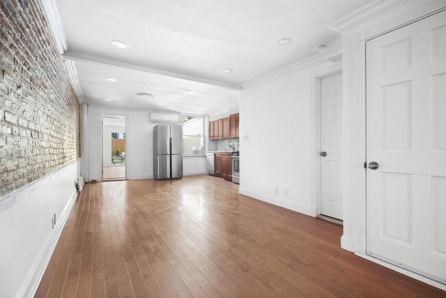 Building Photo - 144 Summit Street