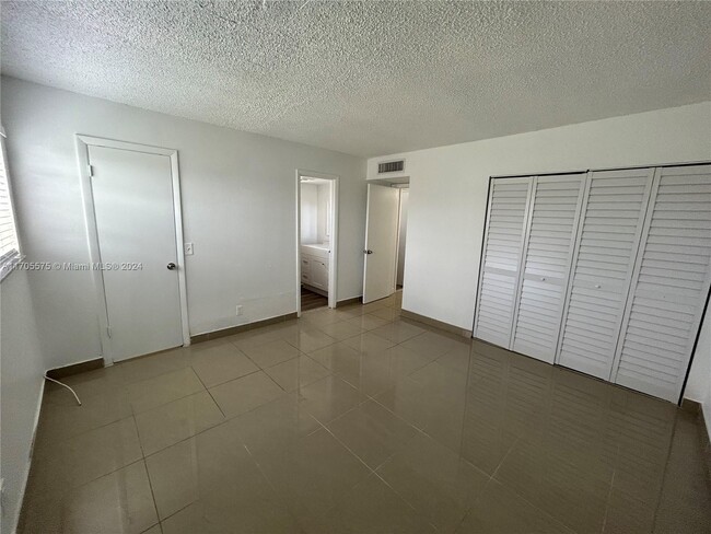 Foto del edificio - 3760 NW 115th Way