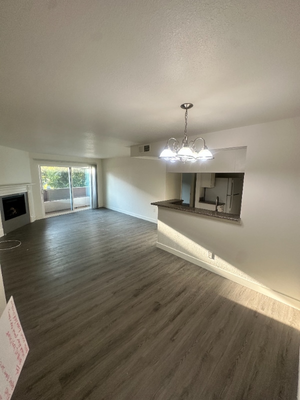 Building Photo - 15009 Moorpark St