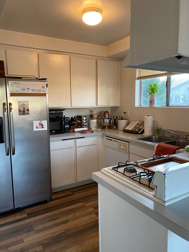 Foto del edificio - 428 W Kelly Ave