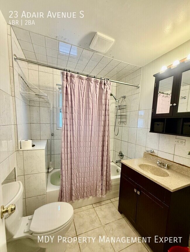 Building Photo - Welcome to this charming home!