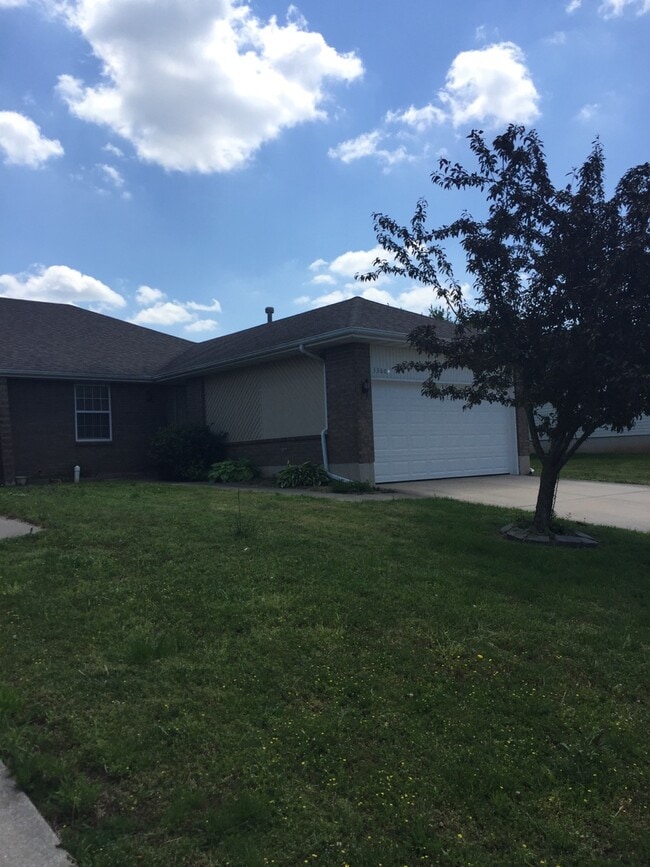 Building Photo - 3360 S Parkmont Ct