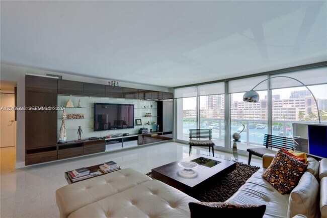 Foto del edificio - 100 Bayview Dr