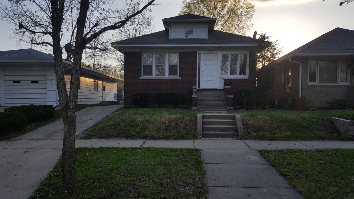 719 Oakland Ave, Joliet, IL 60435 House Rental in Joliet, IL