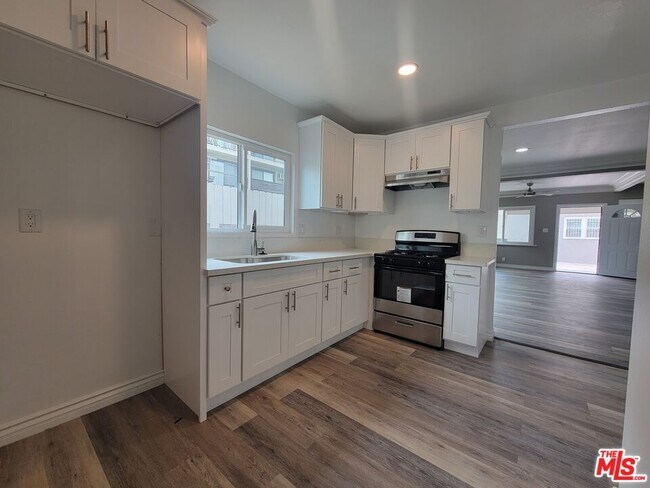 Foto del edificio - 3067 Harrington Ave