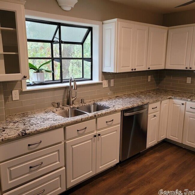Foto del edificio - 2213 Cedar Creek Rd