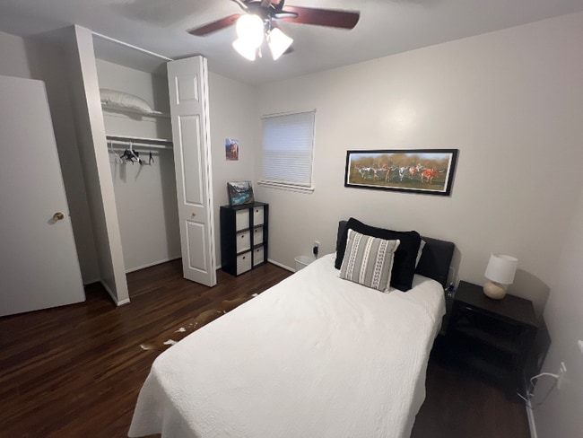 Photo - 538 Kenora Dr House