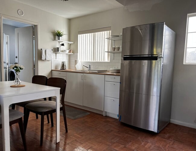 Foto del edificio - 1715 E Del Mar Blvd