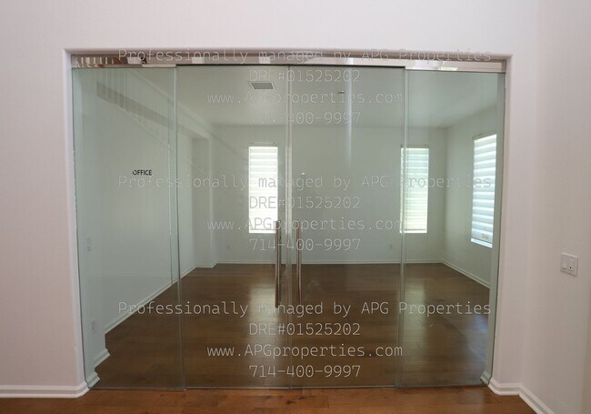 Building Photo - Upgraded 5 Bedroom / 3 Bathroom house in a...