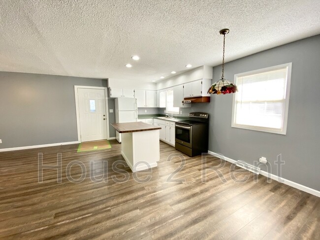 Building Photo - 410 S Aikman St