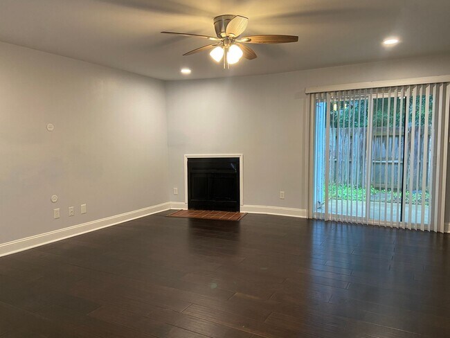 Foto del edificio - 3 Bedroom, 2.5 Bathroom Townhouse in Green...
