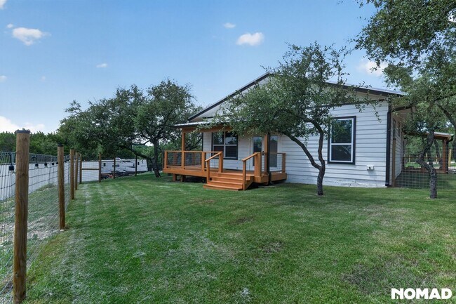 Building Photo - 1130 Circle Acres