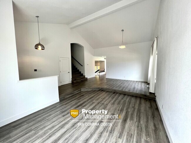 Building Photo - 2229 Lake Oaks Ct