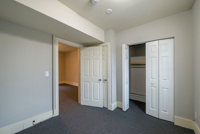 Foto del edificio - 2418 3rd St NE