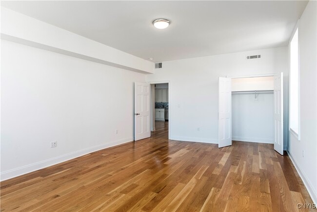 Building Photo - 221 Elizabeth St