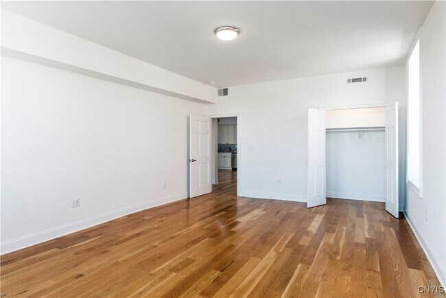 Foto del edificio - 221 Elizabeth St