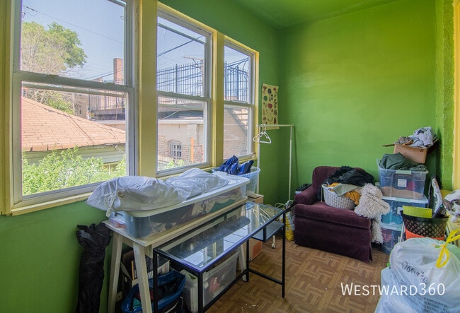 Foto del edificio - 4018 W Oakdale Ave