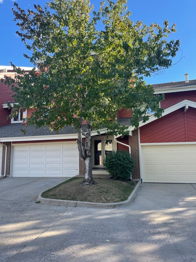 Front of home - 32 Pima Ct