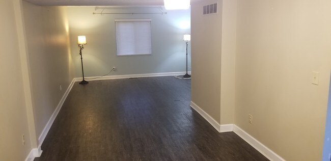 Foto del edificio - 183 Carmel Woods Dr