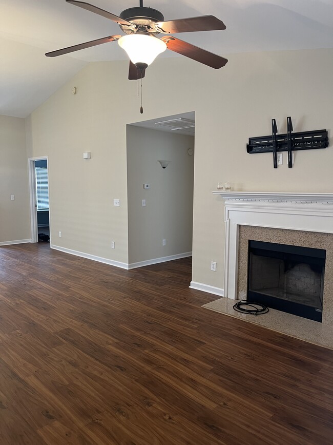 LIVING ROOM - 516 Dawsons Park Way